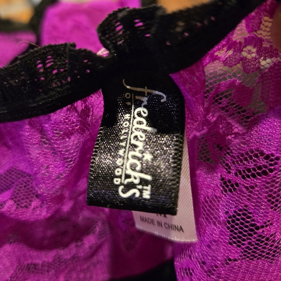 2/$15 - FREDRICKS OF HOLLYWOOD. HOT PINK & BLACK LACE INTIMATE PANTIES. - Picture 7 of 7